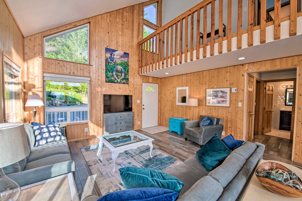 Hood Canal Home w/ Views - Bordering Olympic NP! House in Brinnon