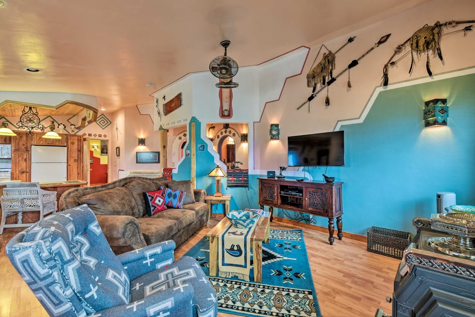 Taos Area Escape on 1.5 Acres: Panoramic Mtn Views House in New Mexico