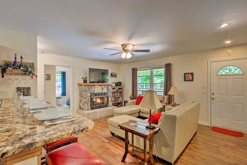 Slopes, Trails & More! Beech Mountain Home w/ Deck House in Beech Mountain