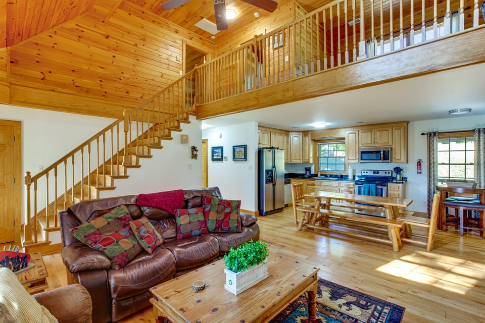 'A Bit of Heaven' Cabin < 13 Miles from Boone! House in Ashe County