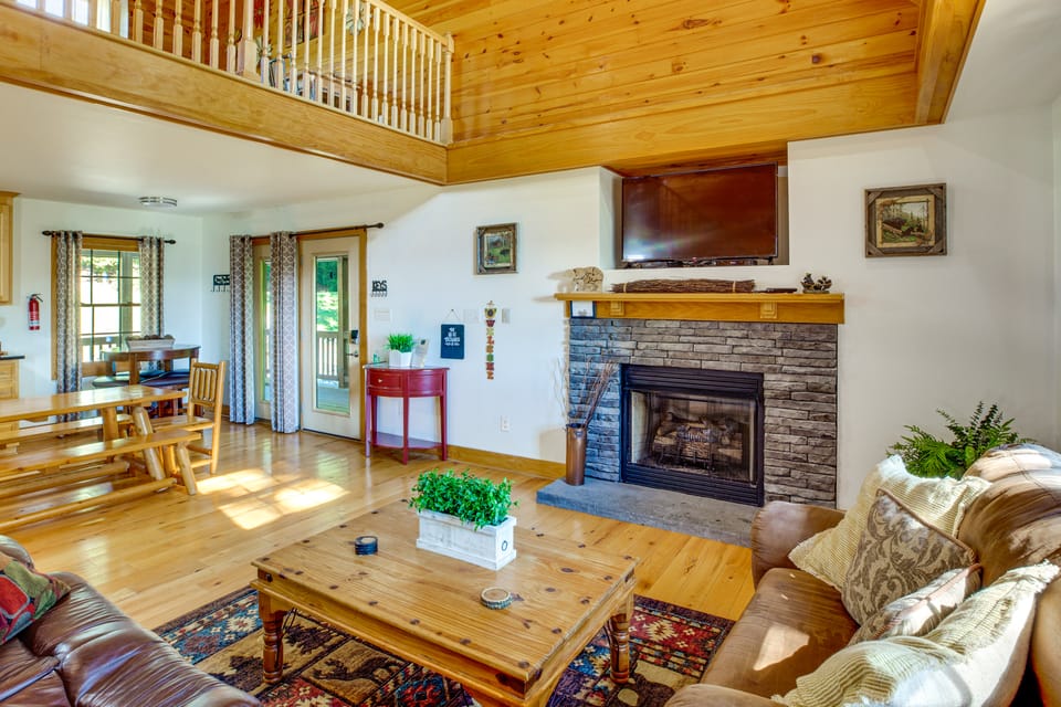 'A Bit of Heaven' Cabin < 13 Miles from Boone! House in Ashe County