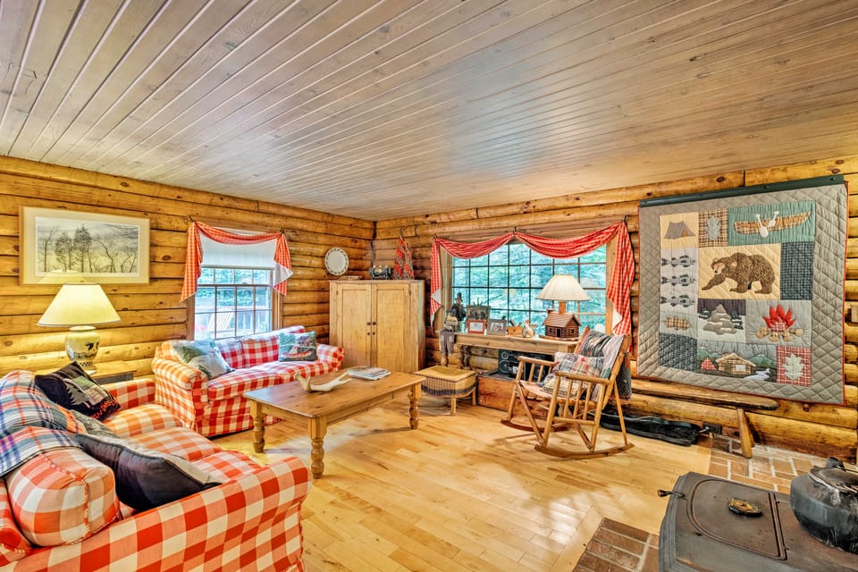 Private Wooded Cabin: 7 Mi to Mount Snow! House in Wilmington