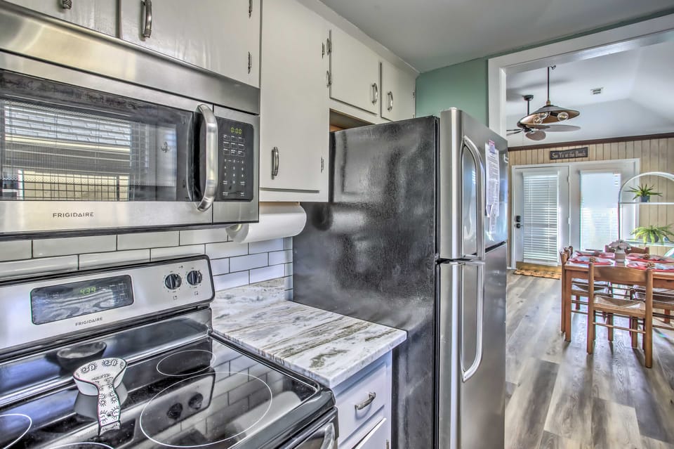Walk to Beach: Dog-Friendly Myrtle Beach Cottage! Cottage in South Carolina