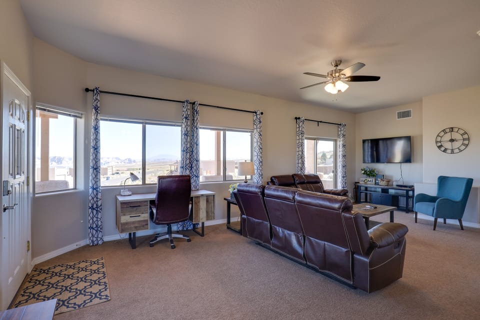 3 Mi to Lake Powell: Pet-Friendly Page Home House in Utah