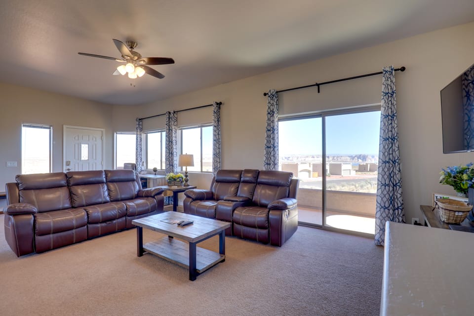 3 Mi to Lake Powell: Pet-Friendly Page Home House in Utah