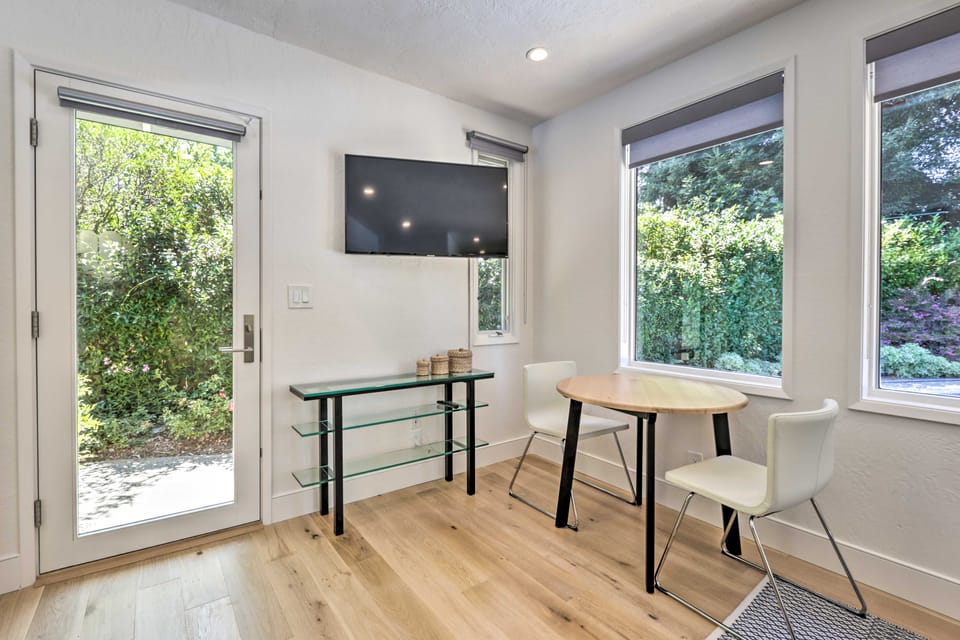 Menlo Park HQ Near Stanford & World Cup Action! Apartment in Atherton