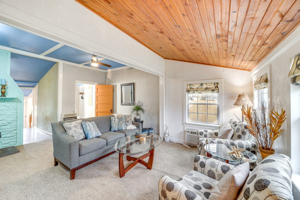 Historic Cabin w/ Yard: 1 Mi to Lake Spavinaw! House in Ozark Mountains