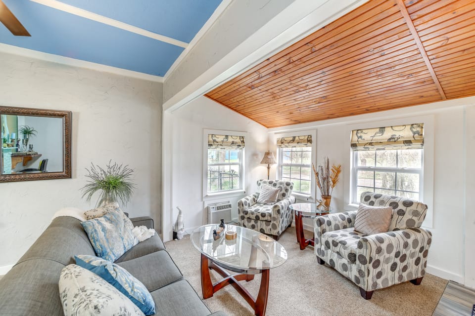 Historic Cabin w/ Yard: 1 Mi to Lake Spavinaw! House in Ozark Mountains