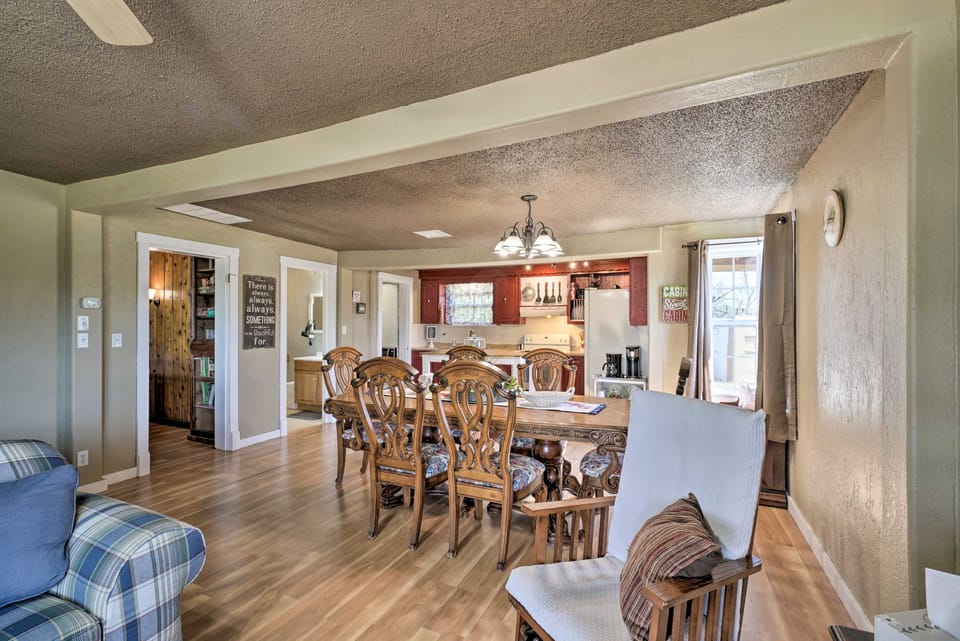 ‘Cobblestone Cottage' - 10 Mi to Pomme de Terre! House in Ozark Mountains