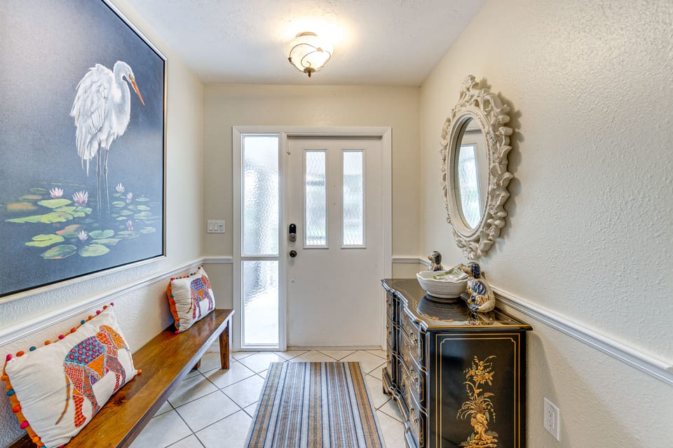 Pet-Friendly Home w/ Pool, Close to Venice Beaches House in South Venice