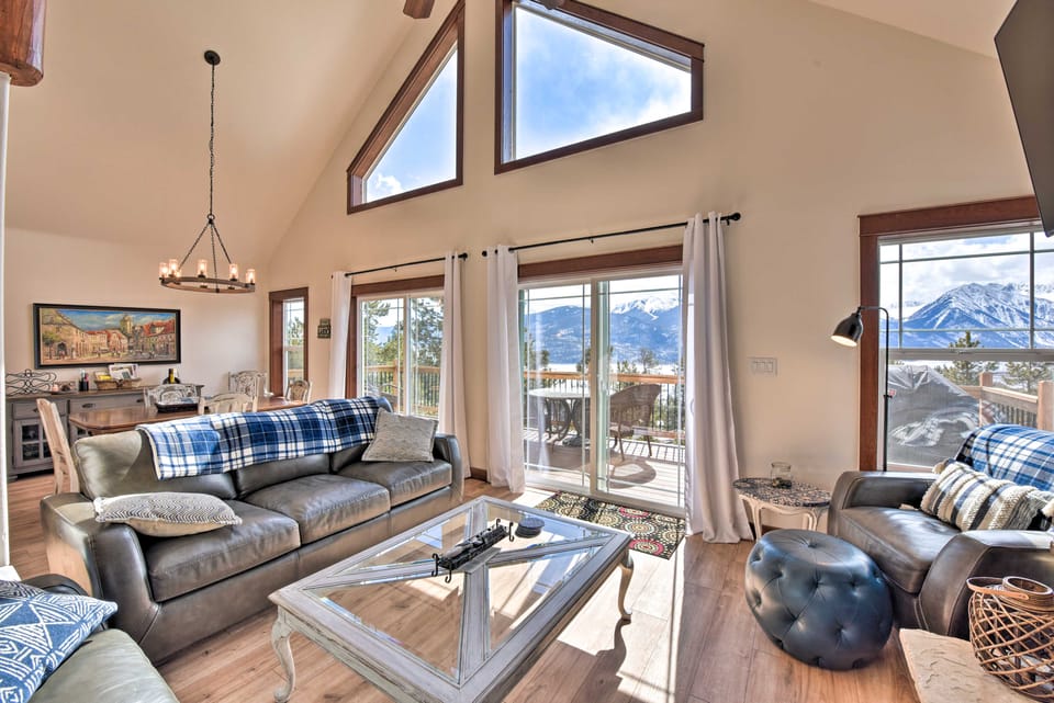 Gorgeous Twin Lakes Home w/ Deck Overlooking Mtns! House in Colorado