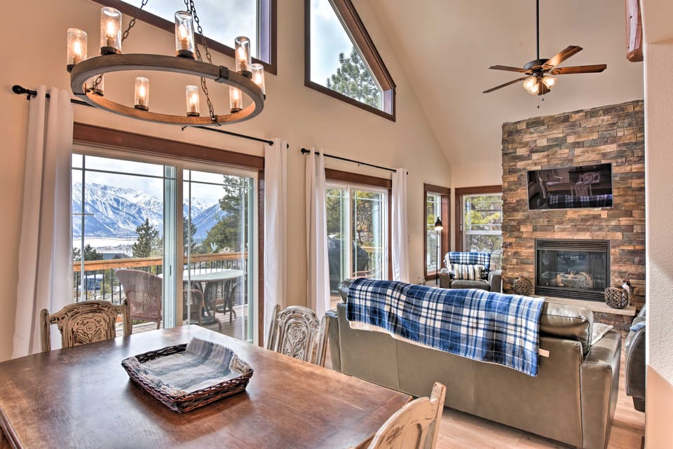 Gorgeous Twin Lakes Home w/ Deck Overlooking Mtns! House in Colorado