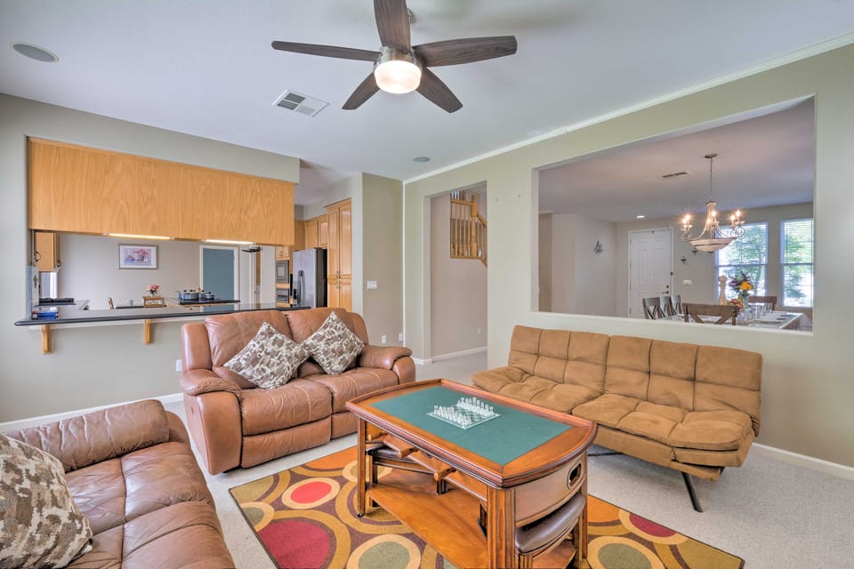 Family-Friendly Tracy House with Patio & Grill! House in Tracy