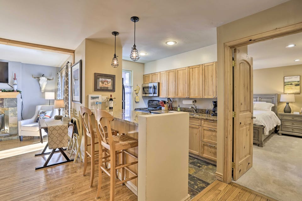 Vail Ski Condo w/ Mtn Views & Shuttle Service! Apartment in Vail