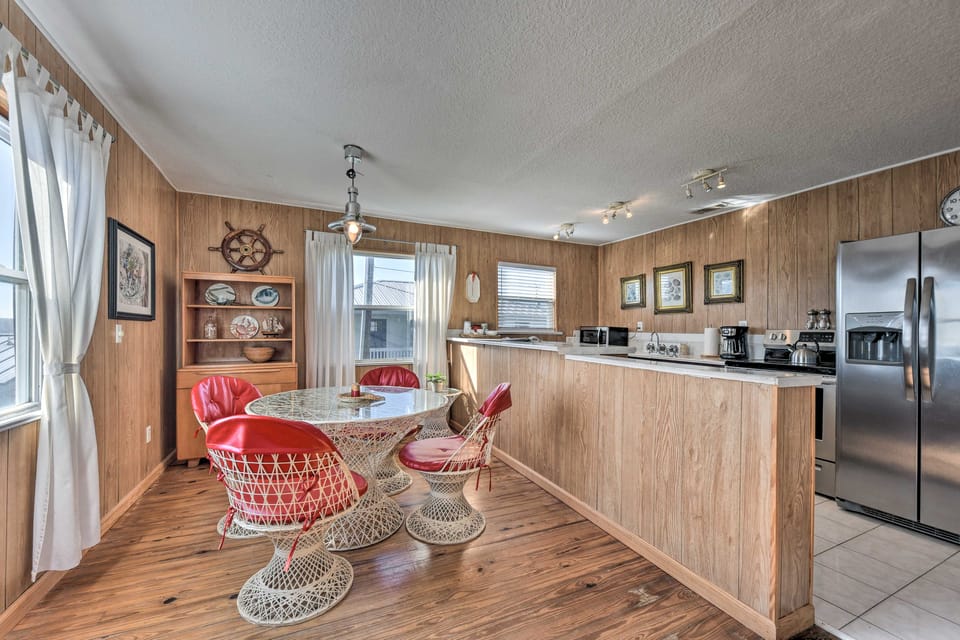 Fernandina Cottage w/ Deck + Direct Beach Access! Cottage in Fernandina Beach