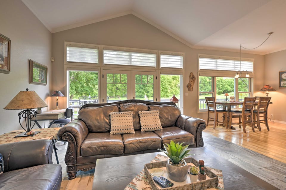 Modern Dalton Ranch Golf Club Home w/ Mtn View House in La Plata County
