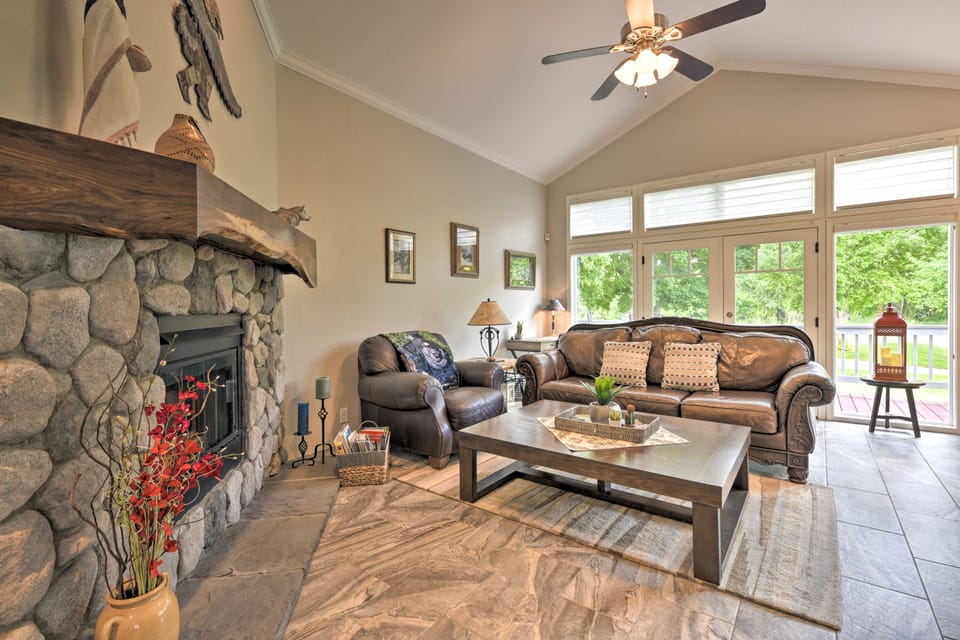 Modern Dalton Ranch Golf Club Home w/ Mtn View House in La Plata County