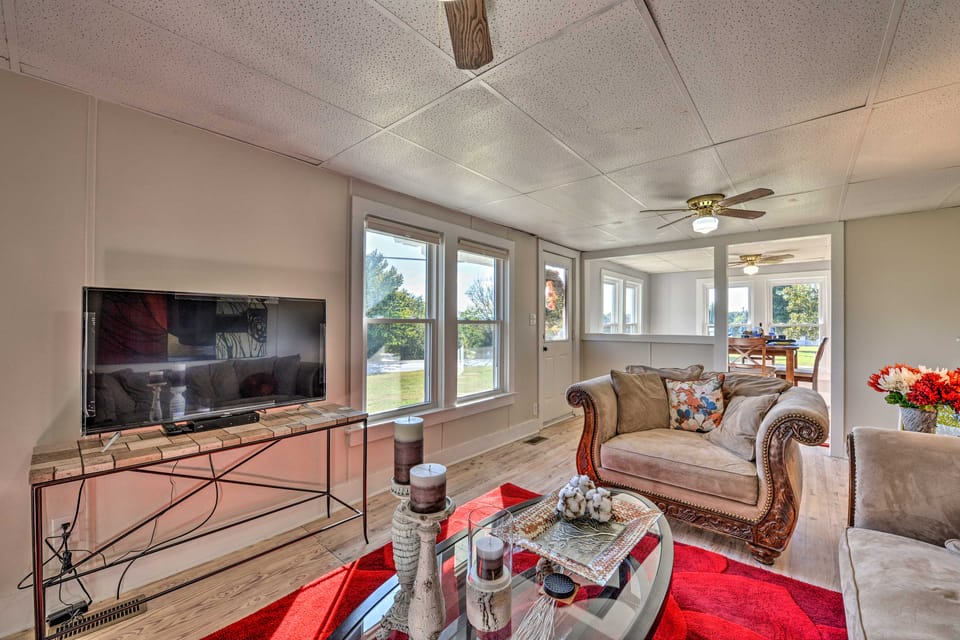 Porch, Fire Pit & Grill: Blue Ridge Mtn Cottage! House in Caldwell