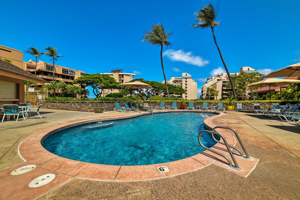 Resort Townhome w/ Pool - Walk to Pohaku Beach Apartment in Napili-Honokowai