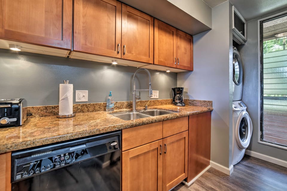 Resort Townhome w/ Pool - Walk to Pohaku Beach Apartment in Napili-Honokowai