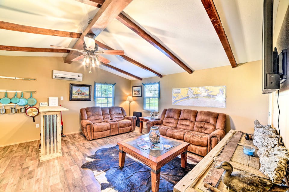 Newly Renovated Rockport Cottage 4 mil beach House in Texas