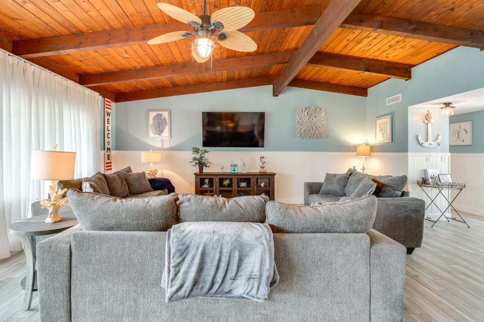 2 Mi to Homosassa Springs: Riverfront Home w/ Dock House in Homosassa