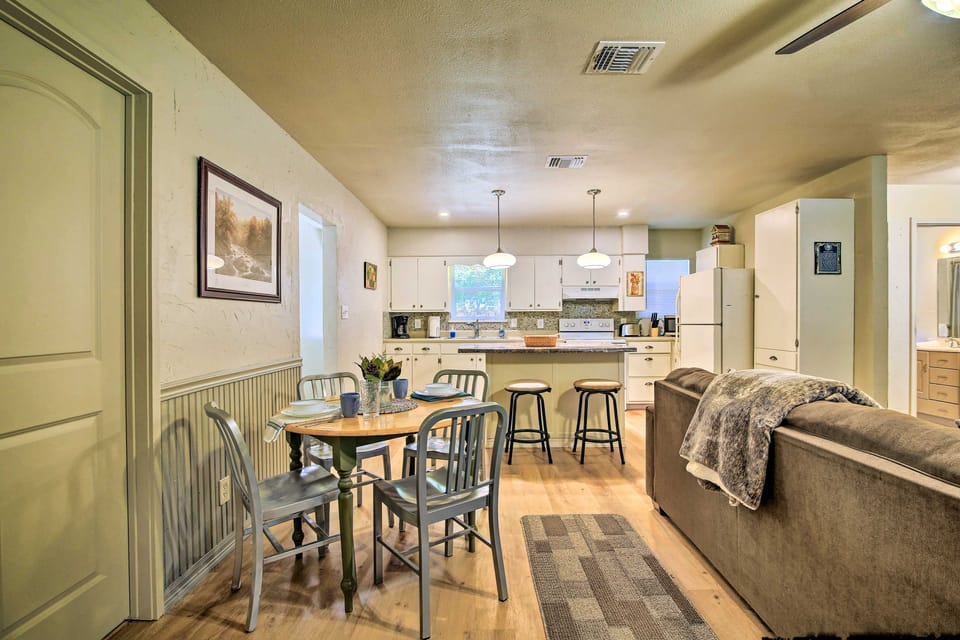 Utopia Family Home, 2 Blocks to Utopia Park! House in Utopia