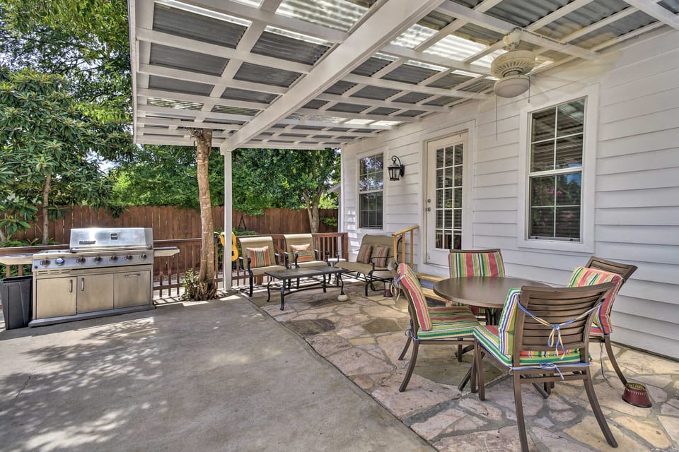 San Antonio House w/ Private Pool, Spa & Grill House in San Antonio