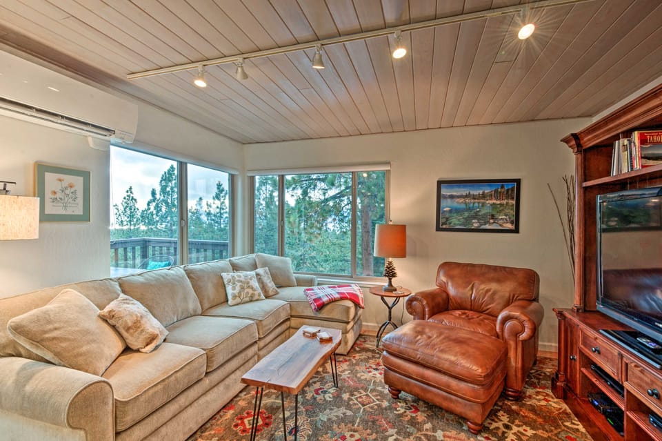 2 Mi to Heavenly Mountain: Tahoe Retreat w/ Views Apartment in Round Hill Village