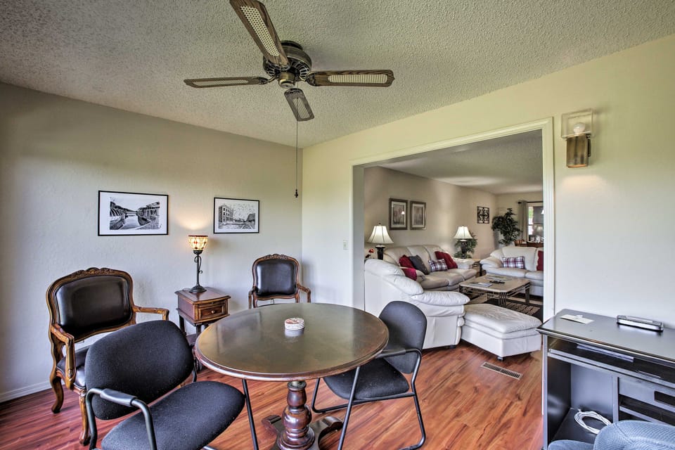 Golf Course Front Townhome Near Mtn Biking Trails! Apartment in Bella Vista