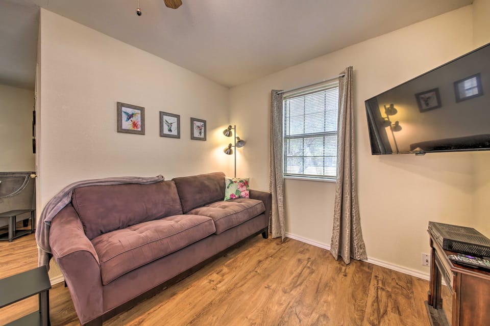 Cozy Canyon Lake Cottage: 1 Mi to Guadalupe River! Apartment in Canyon Lake