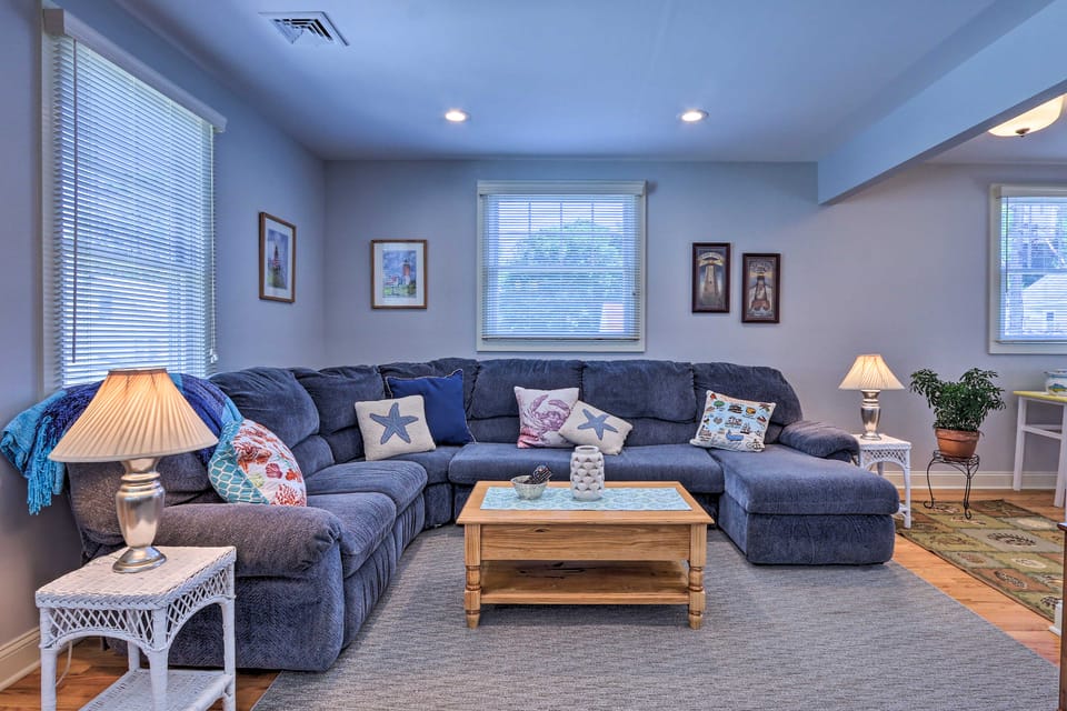 New London Hideaway Near Beaches & Local Spots! Apartment in New London