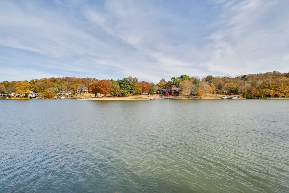 Bella Vista Lakehouse w/ Hill Tram, Deck & Views! House in Bella Vista