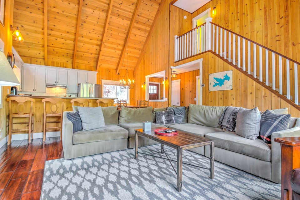Gorgeous Lake Arrowhead Retreat: Game Room & Deck House in Southern California