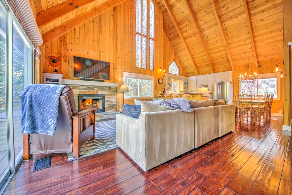 Gorgeous Lake Arrowhead Retreat: Game Room & Deck House in Southern California