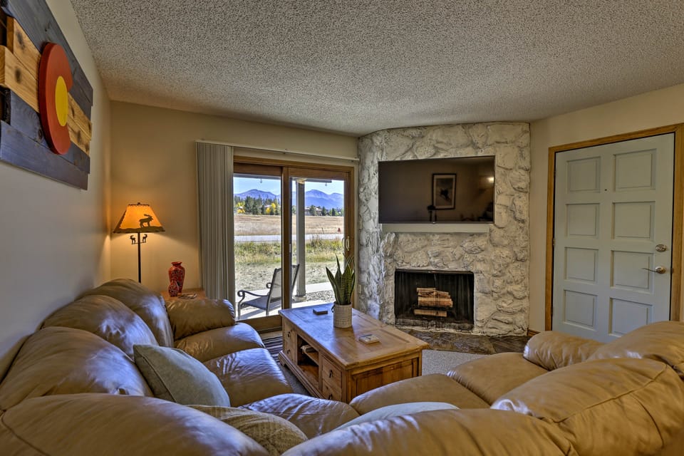 Eat, Sleep, Ski! Rustic Mtn Condo: WiFi,TV, HotTub Apartment in Fraser