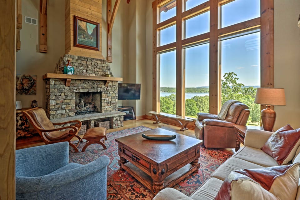 Luxury Family Retreat - Greers Ferry Lake Views! House in Greers Ferry Lake
