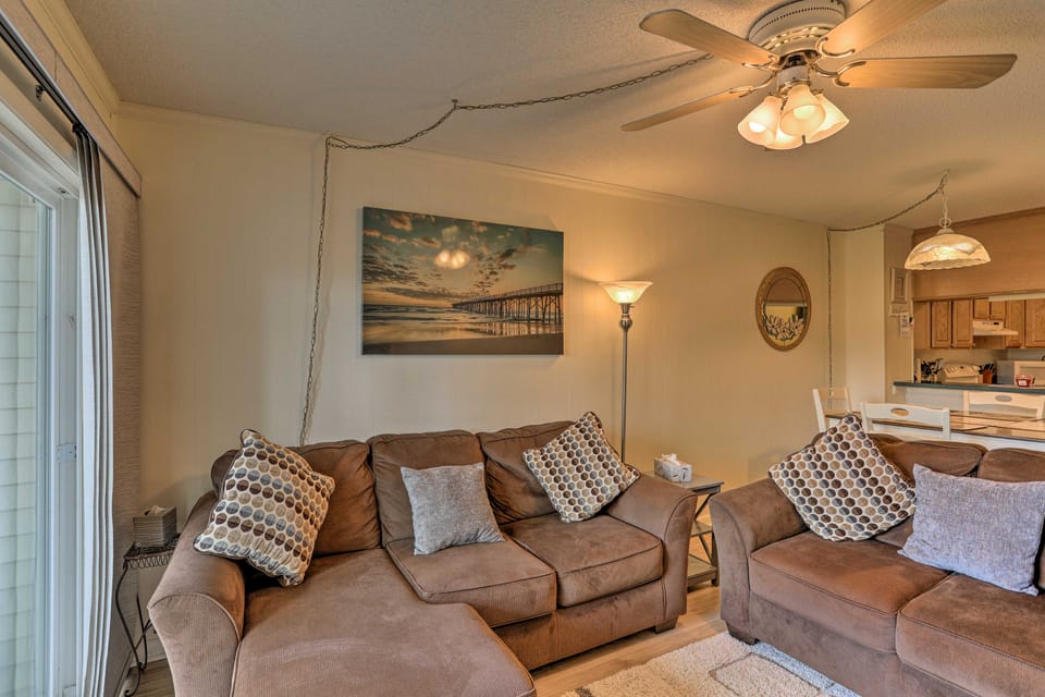 Walk to Ocean: Cozy Condo in North Myrtle Beach! Apartment in North Myrtle Beach
