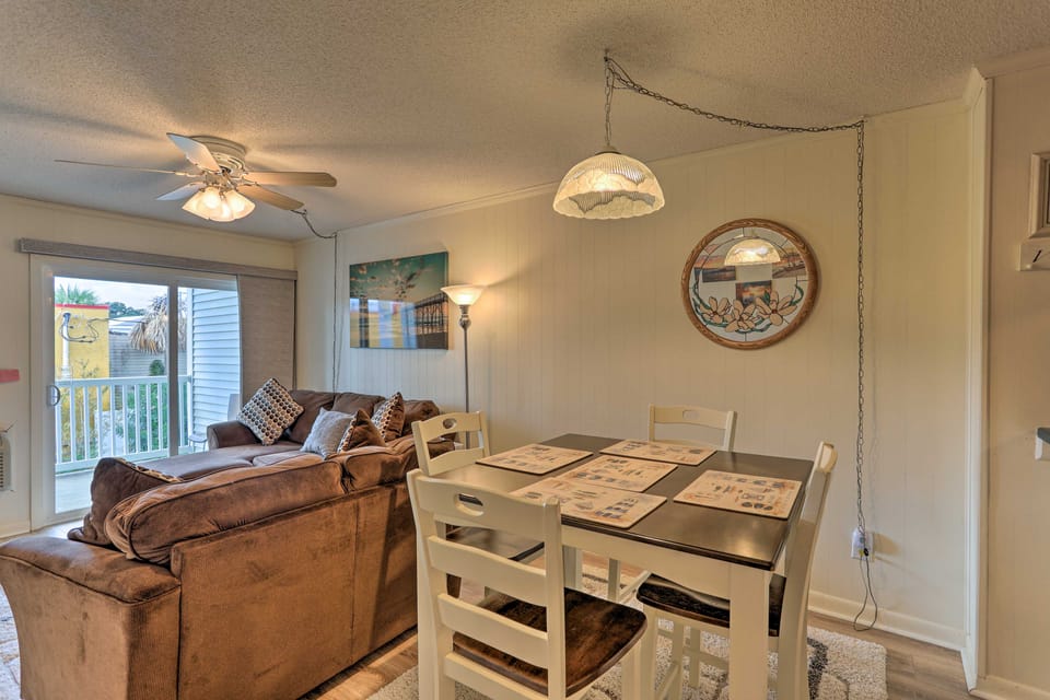 Walk to Ocean: Cozy Condo in North Myrtle Beach! Apartment in North Myrtle Beach