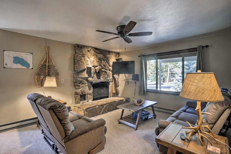 1 Block to Waterfront: Grand Lake Condo w/ Balcony Apartment in Grand Lake