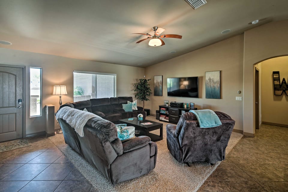 Pool, Hot Tub & Lake Views: Lake Havasu Home! House in Lake Havasu City