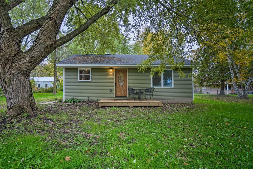 Pet-Friendly Petoskey Area Cabin, Walk to River! House in Alanson