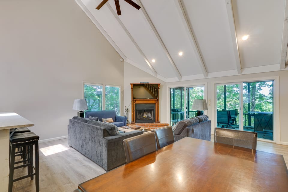 Getaway w/ Hot Tub in Margaritaville Lake Resort! House in Lake of the Ozarks