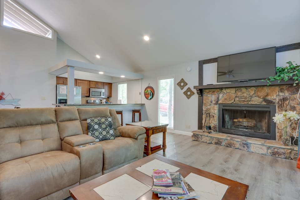 Group Retreat w/ Pool Access in Margaritaville! House in Lake of the Ozarks