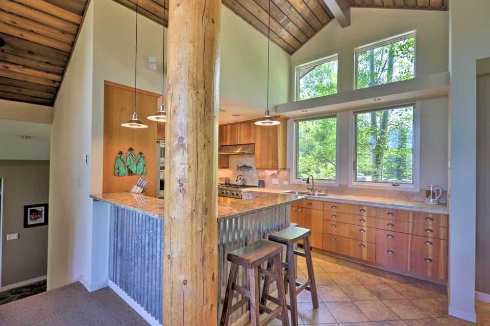 West Glacier Home w/ Majestic Mountain Views! House in Glacier National Park
