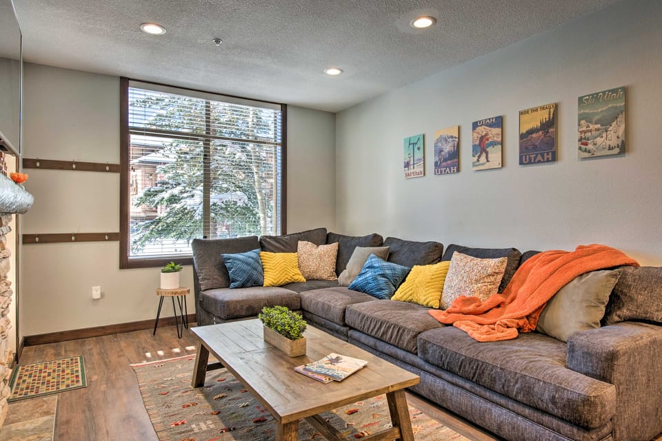 Solitude Mountain Slopeside Ski Condo w/ Hot Tub! Apartment in Wasatch County