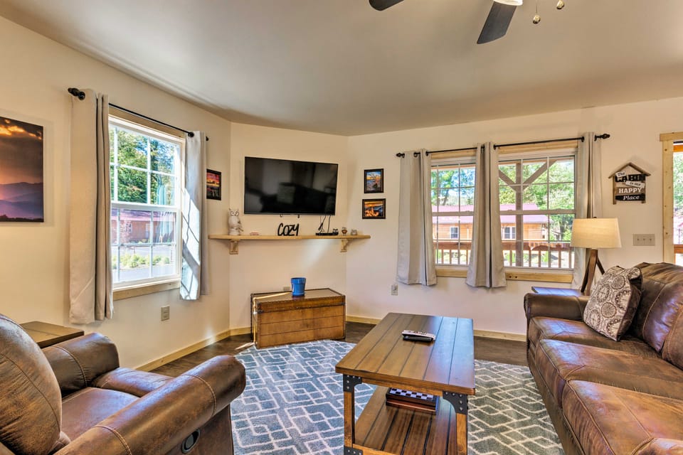 5 Mi to Dtwn: Bryson City Cabin w/ Resort Perks! House in Swain County