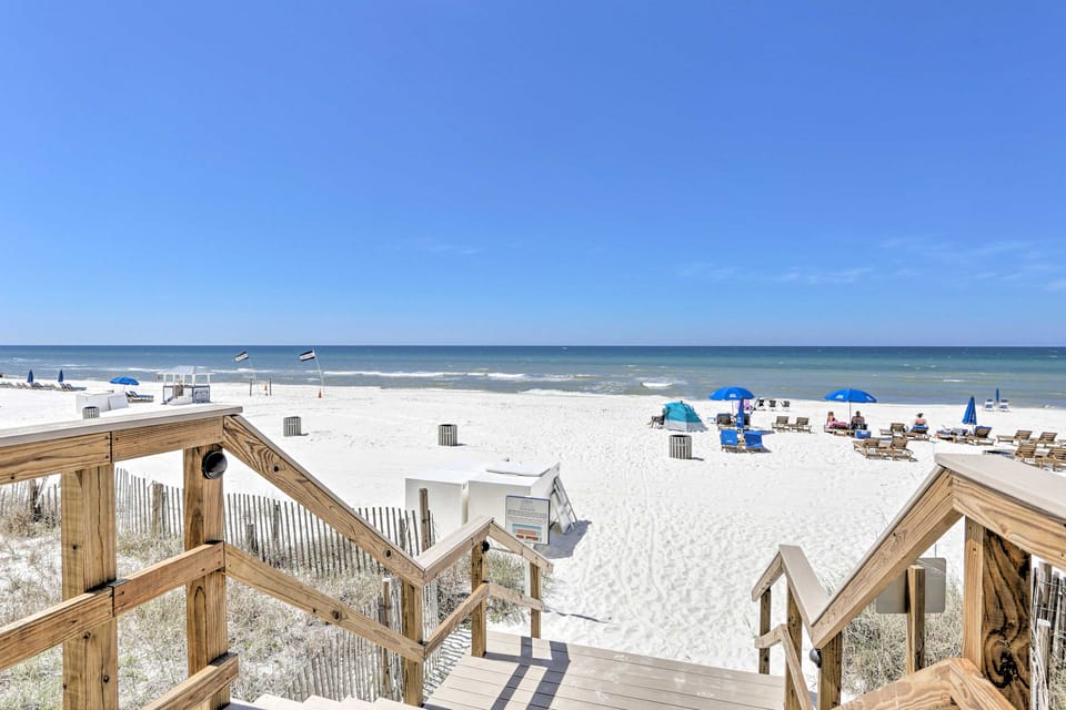 Gulf Views! 9th-Floor Majestic Beach Resort Condo Apartment in Long Beach