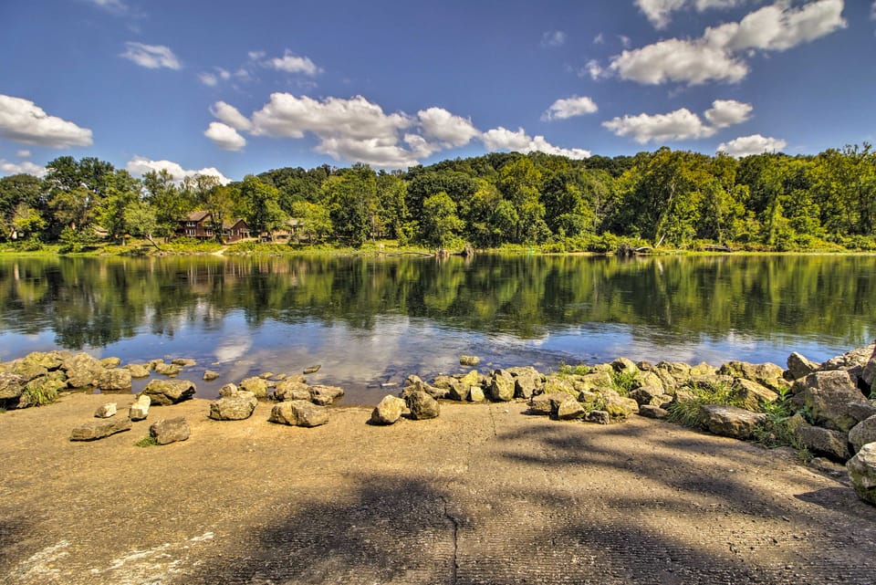 Lakefront Branson Getaway Near Marina & Fishing! Apartment in Branson