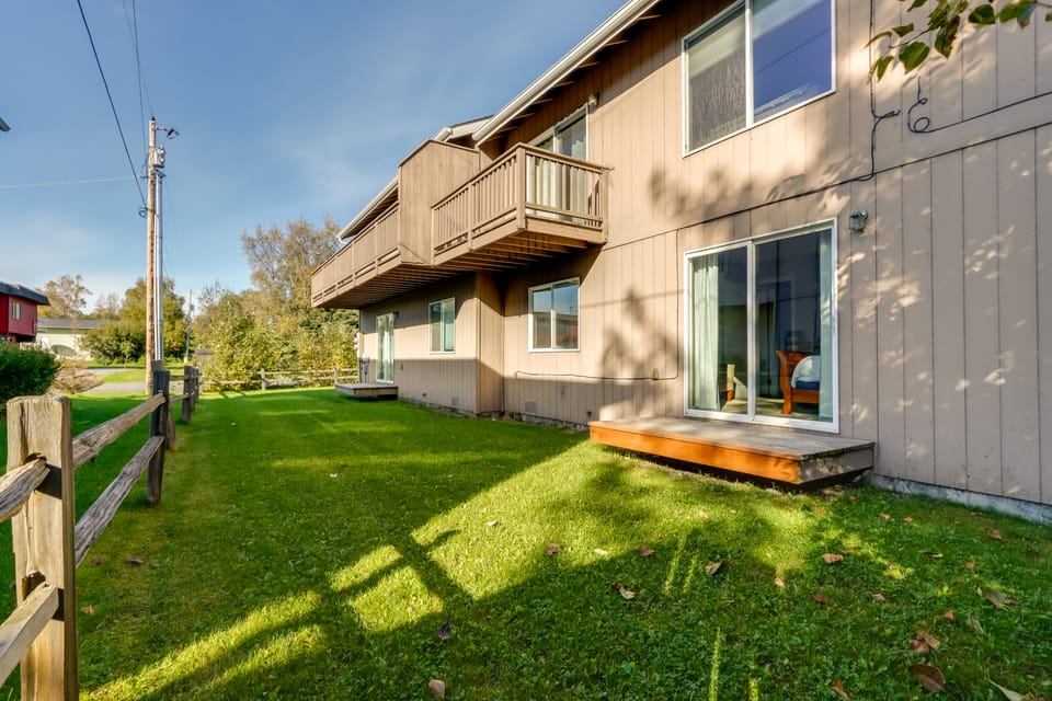 Accommodating Anchorage Abode < 1 Mi to Jewel Lake Apartment in Anchorage